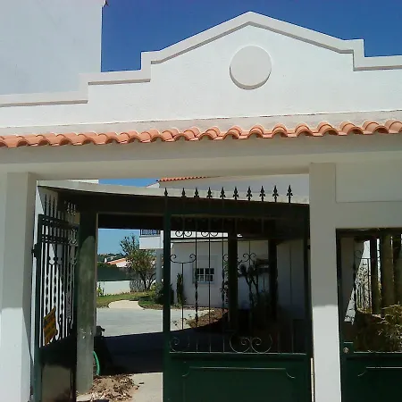 Apartment Charming 2-bed In Olhos De Agua