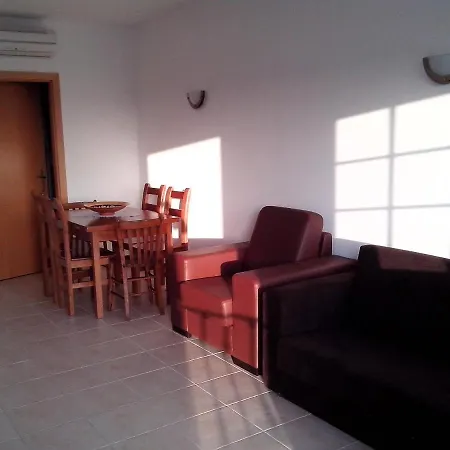 Charming 2-bed In Olhos De Agua *